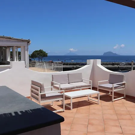 Casa Segreto, Sul Porto Di * Santa Marina Salina