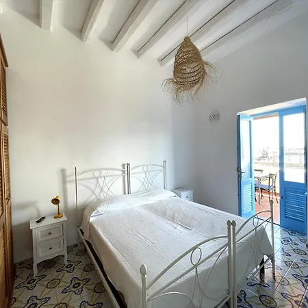 Casa Segreto, Sul Porto Di * Santa Marina Salina