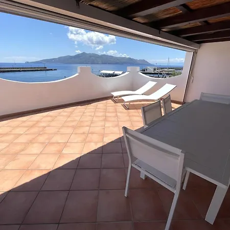 Casa Segreto, Sul Porto Di * Santa Marina Salina