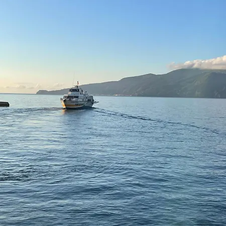 Casa Segreto, Sul Porto Di Nyaraló *