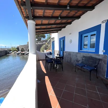 Casa vacanze Casa Segreto, Sul Porto Di Santa Marina Salina
